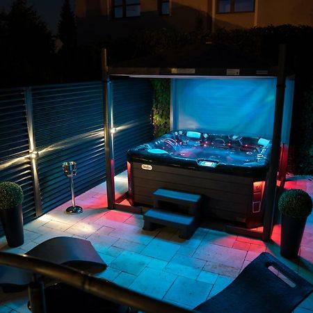 The Residence Central Jacuzzi Boutique (Adults Only) Cluj-Napoca Exterior photo