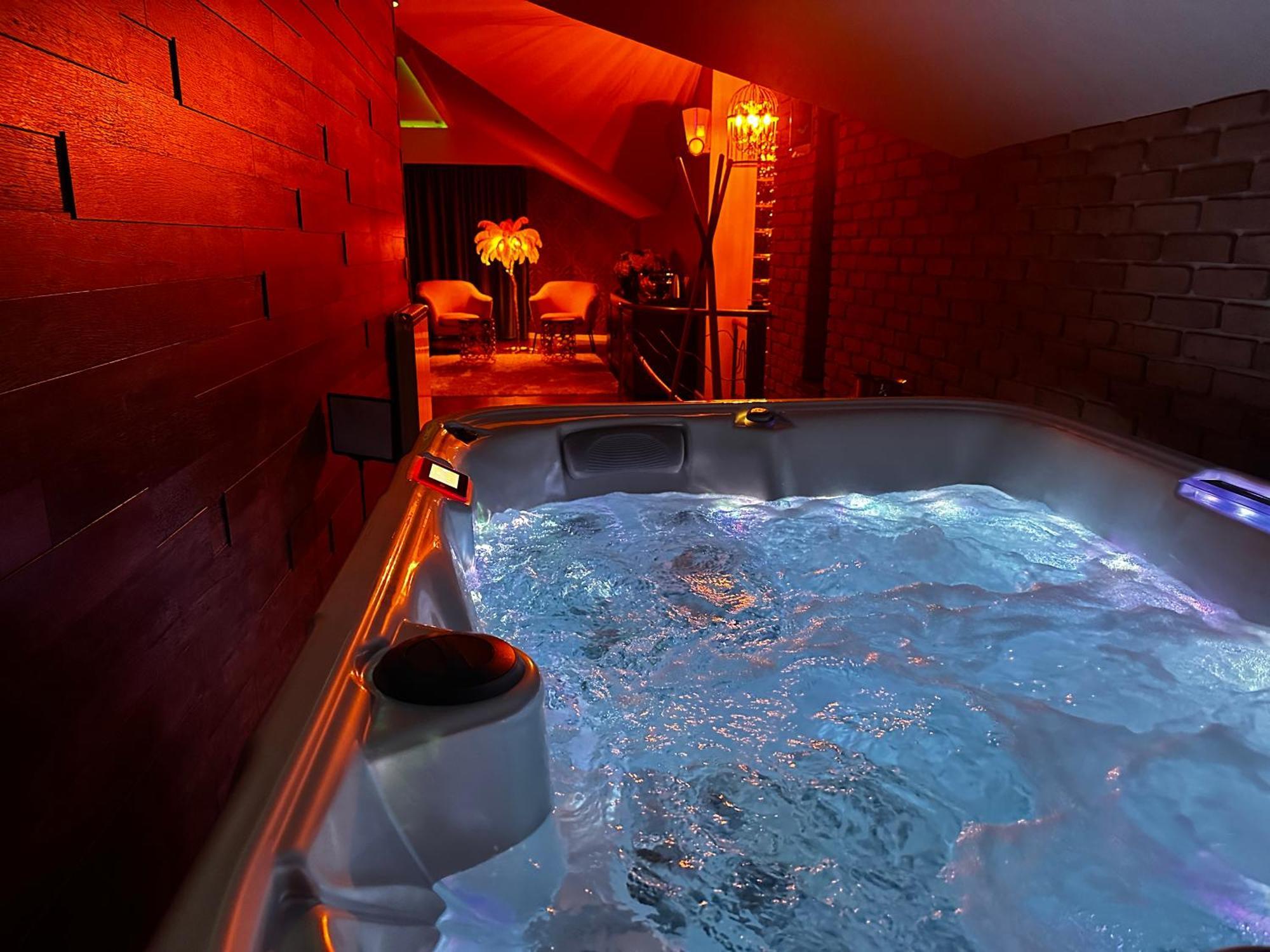The Residence Central Jacuzzi Boutique (Adults Only) Cluj-Napoca Exterior photo