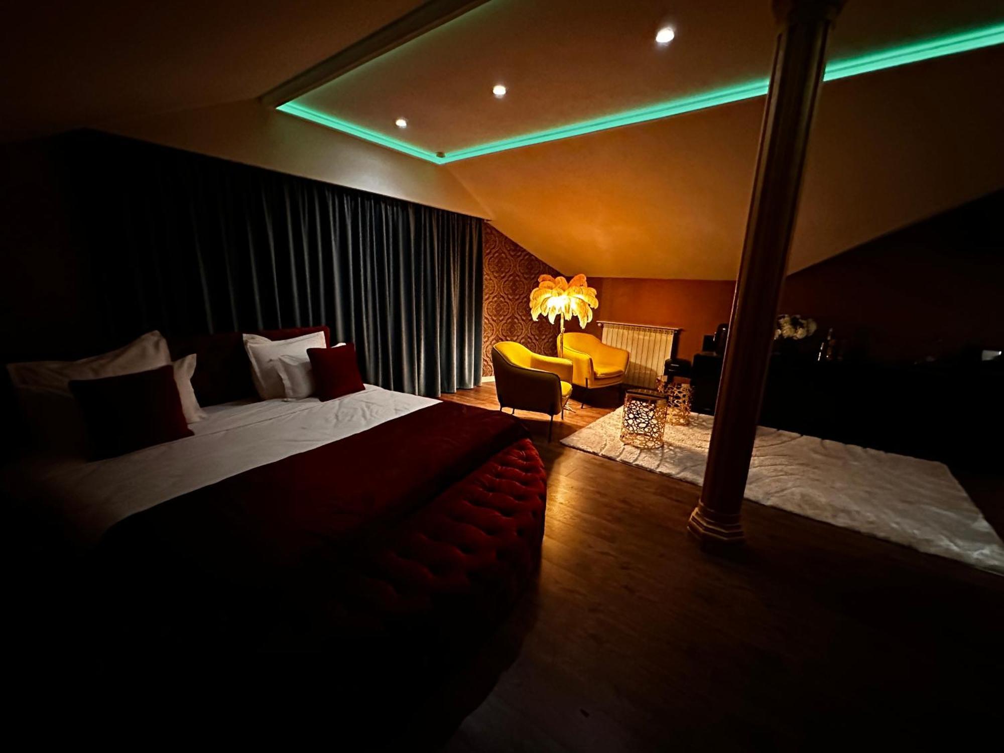 The Residence Central Jacuzzi Boutique (Adults Only) Cluj-Napoca Exterior photo