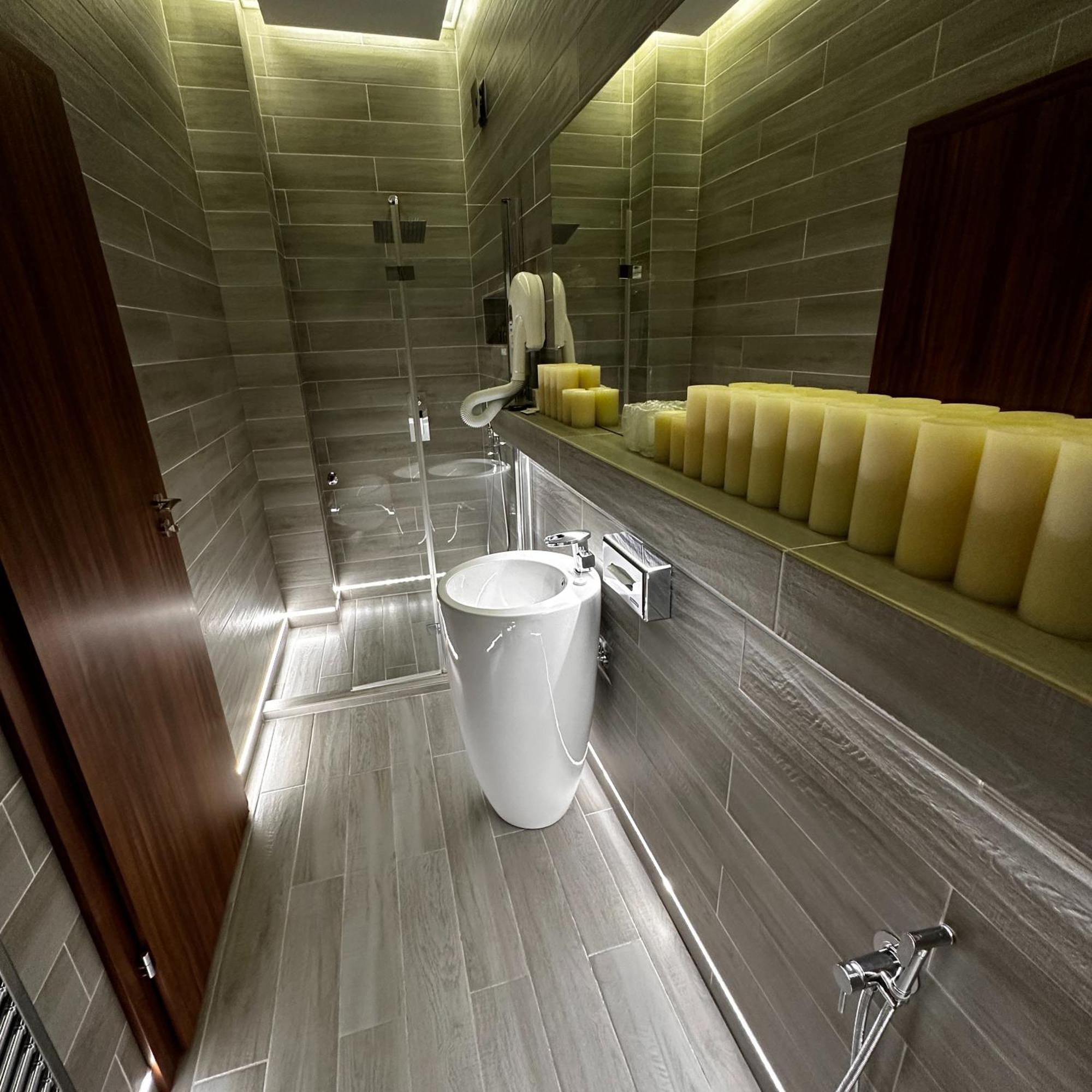 The Residence Central Jacuzzi Boutique (Adults Only) Cluj-Napoca Exterior photo