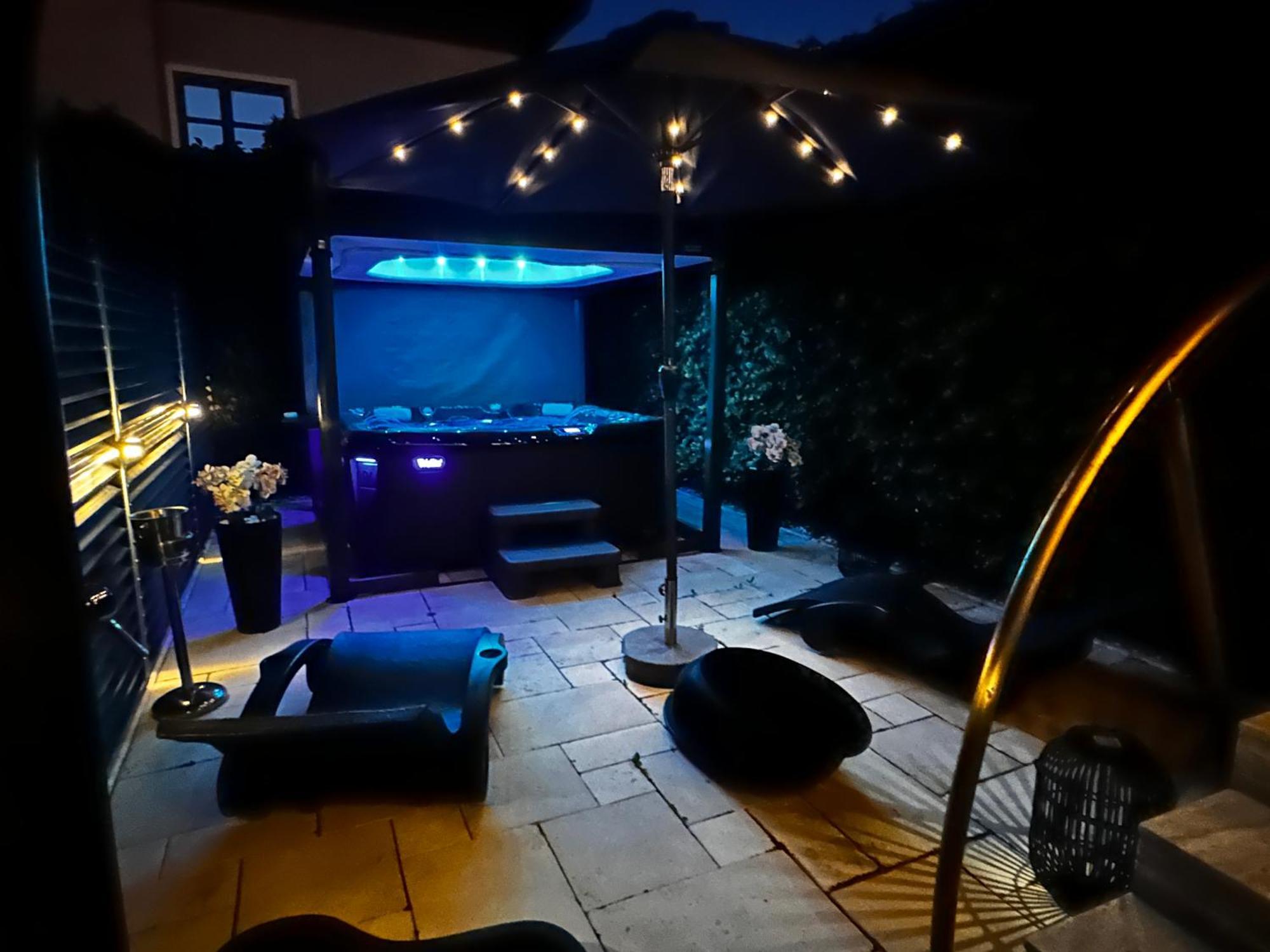The Residence Central Jacuzzi Boutique (Adults Only) Cluj-Napoca Exterior photo